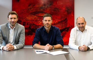 Simon Rolfes, Xabi Alonso, Fernando Carro Copyright Bayer 04 Leverkusen