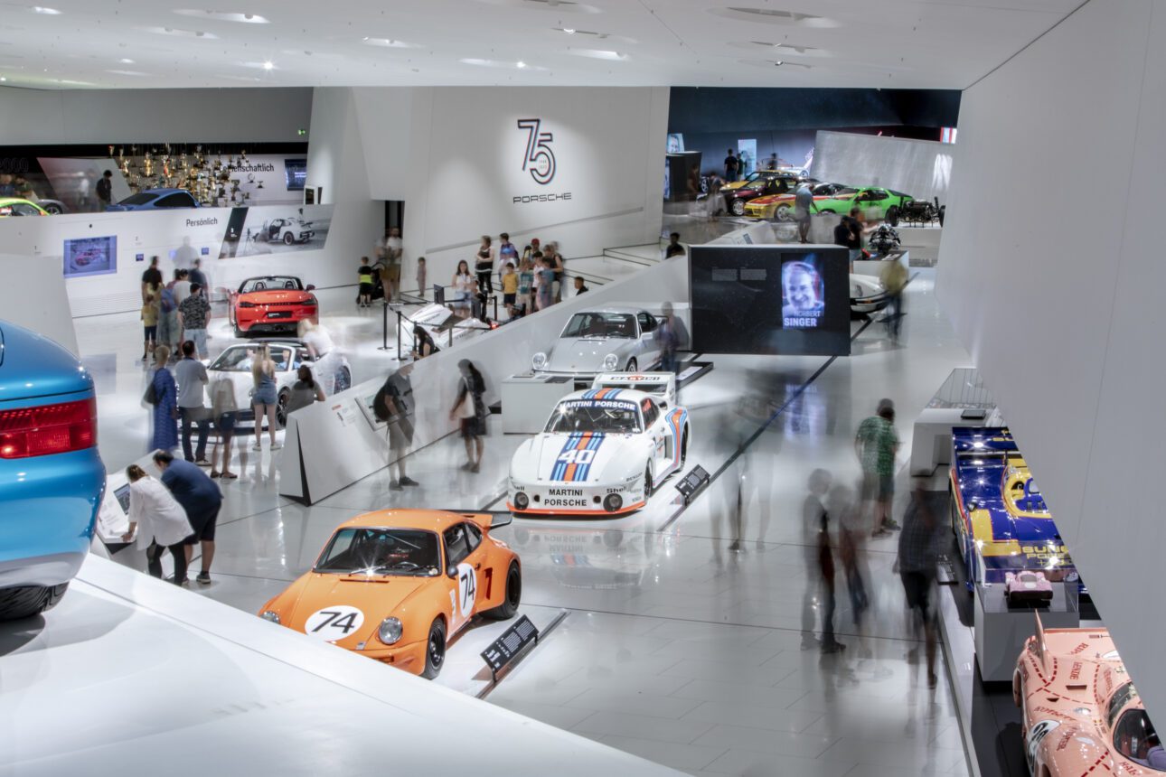 Porsche Museum: Blick in die JubilÃ¤umsausstellung "75 Jahre Porsche Sportwagen".